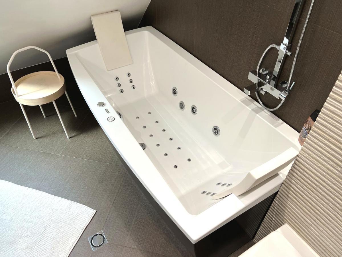 Unique Luxurious Jacuzzi Penthouse Duplex In City Center! 2 Baths! Free Parking! Sofia Luaran gambar