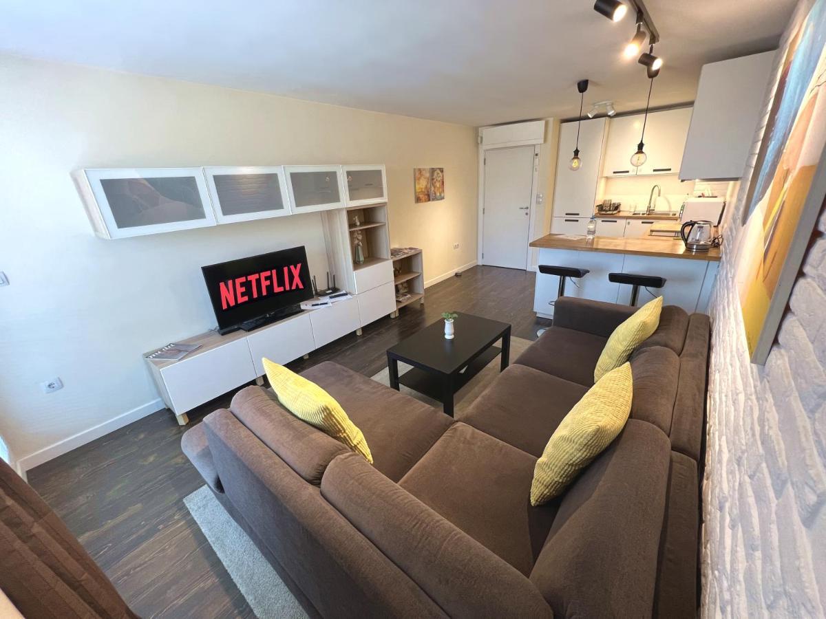 Unique Luxurious Jacuzzi Penthouse Duplex In City Center! 2 Baths! Free Parking! Sofia Luaran gambar